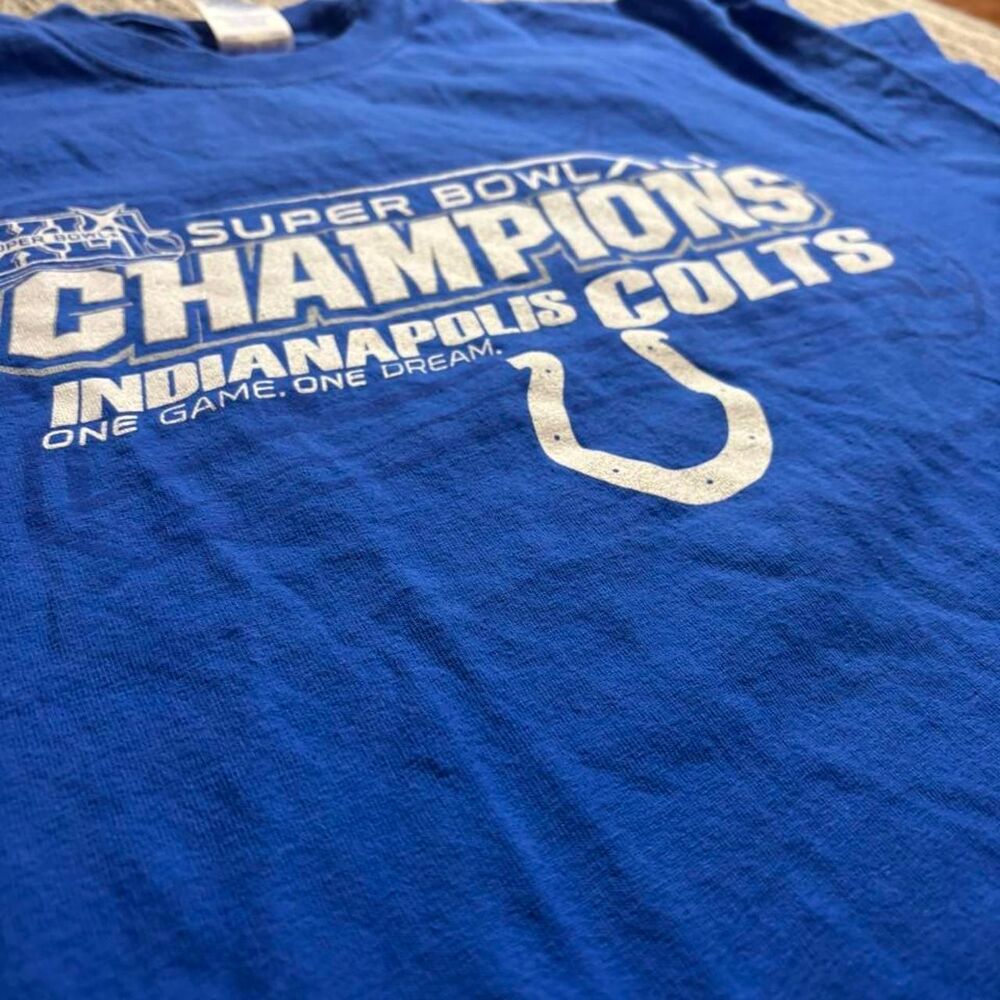Gildan Men's Blue T-shirt